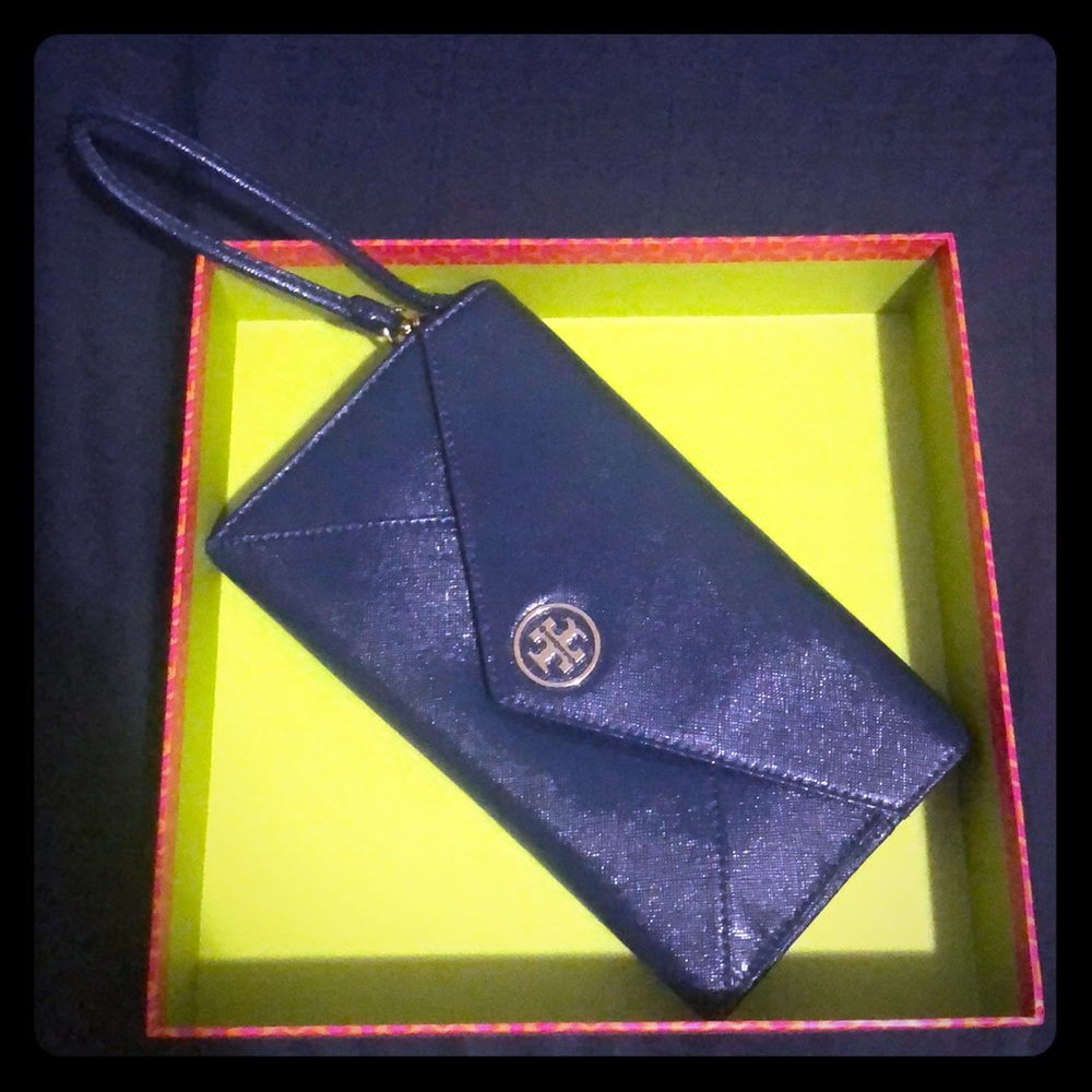 Brand new Tory Burch wristlet/wallet in navy.